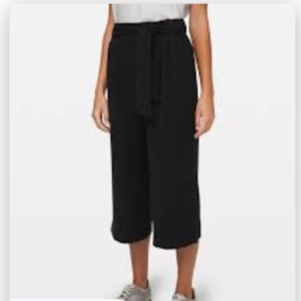 lululemon Noir Crop